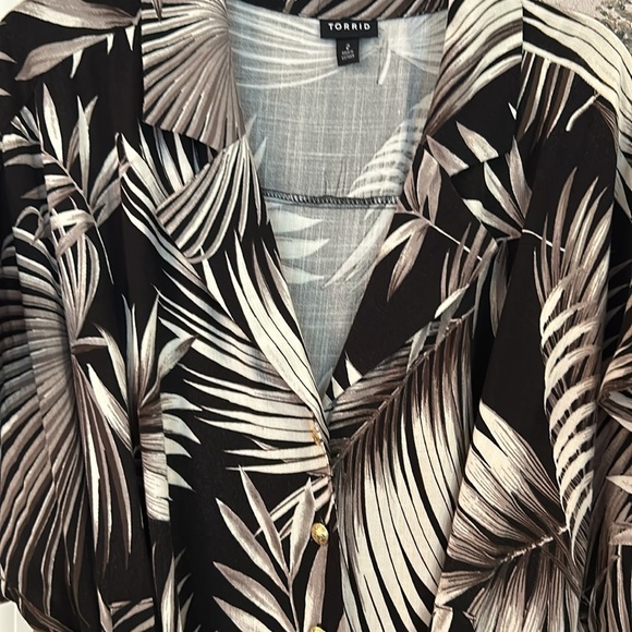 Torrid Rayon Slub Button front collared dress in Palm leaves black - Picture 9 of 16